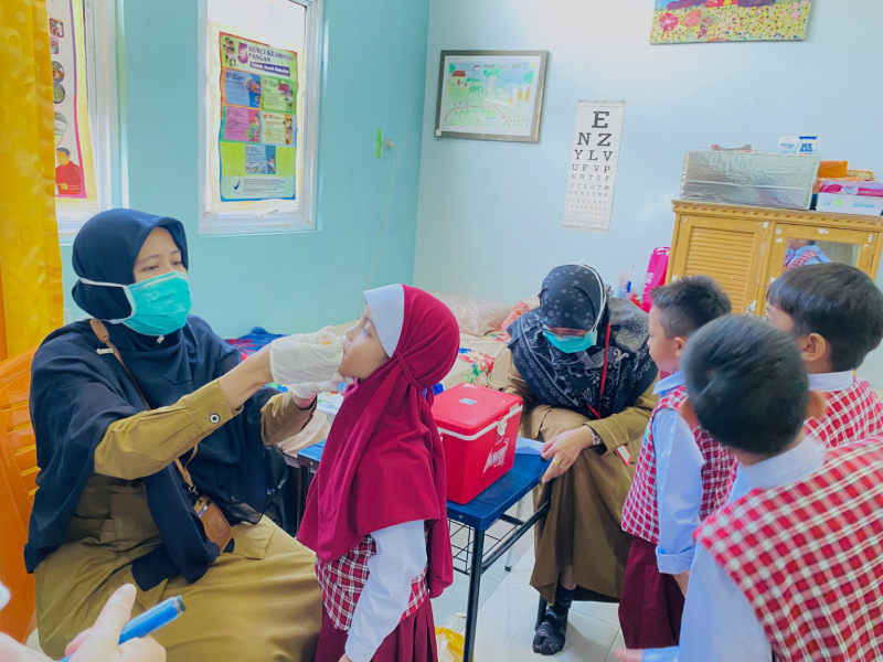 Cegah Penyakit Lumpuh Layu, Murid SD Bintang Cendekia Ikuti Imunisasi Polio