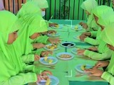 Coocking Level Tiga, Murid Belajar Membuat Makanan Halal